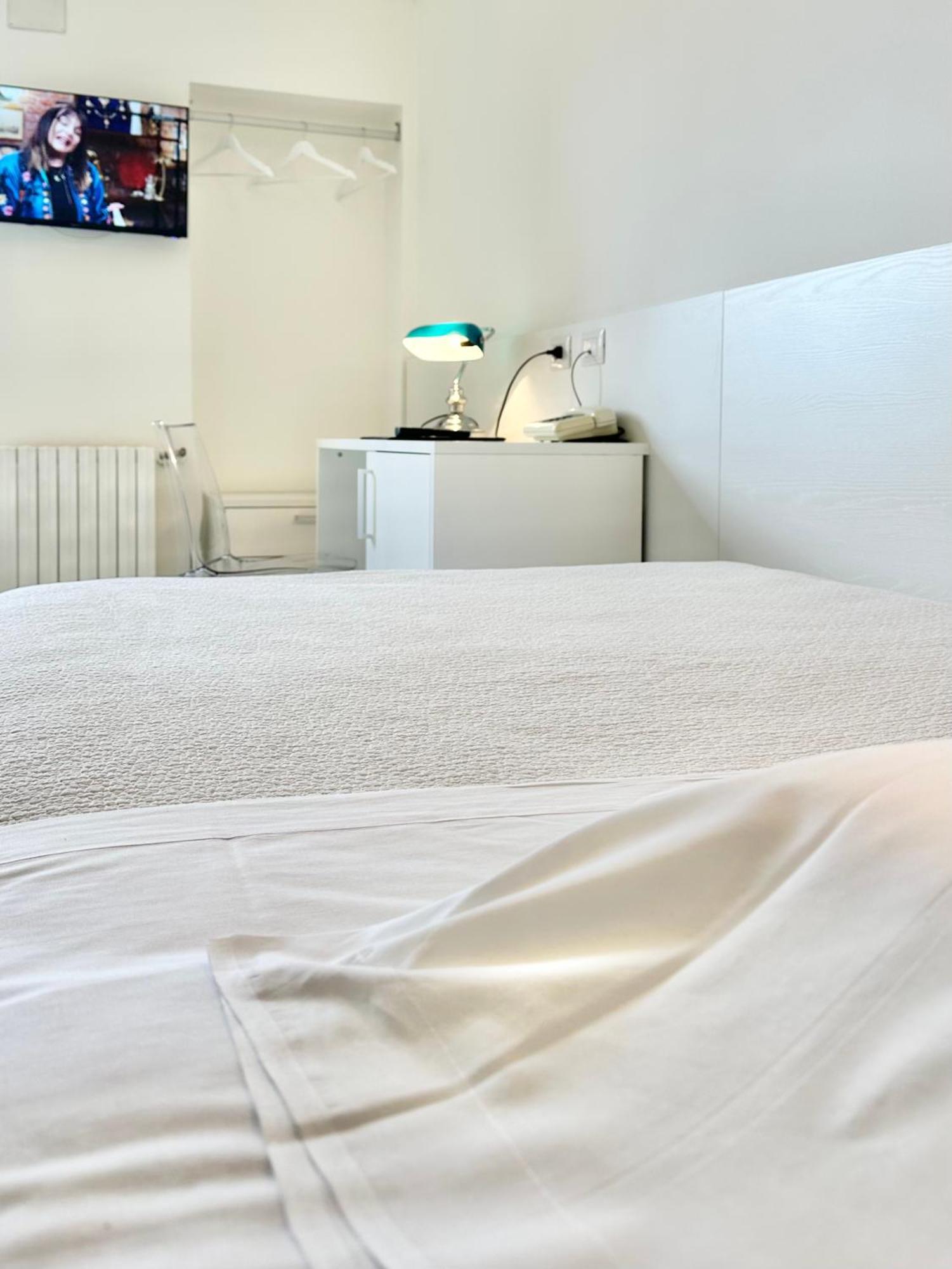 Albergo Hotel Raffaello Урбіно Екстер'єр фото